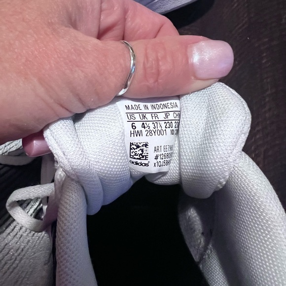 Adidas - Picture 3 of 4